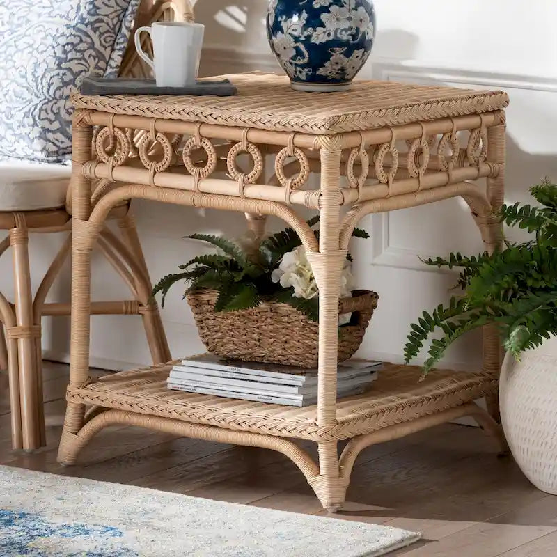 Tavolino in rattan naturale intrecciato con ripiano aperto