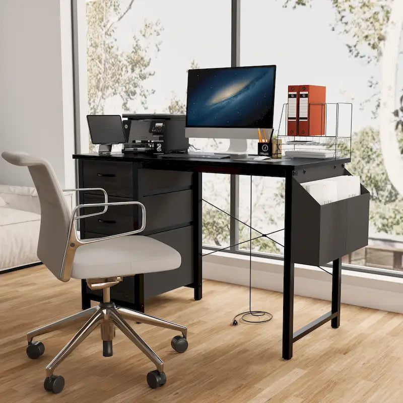 Scrivania moderna con alzata, 3 cassetti e prese elettriche integrate