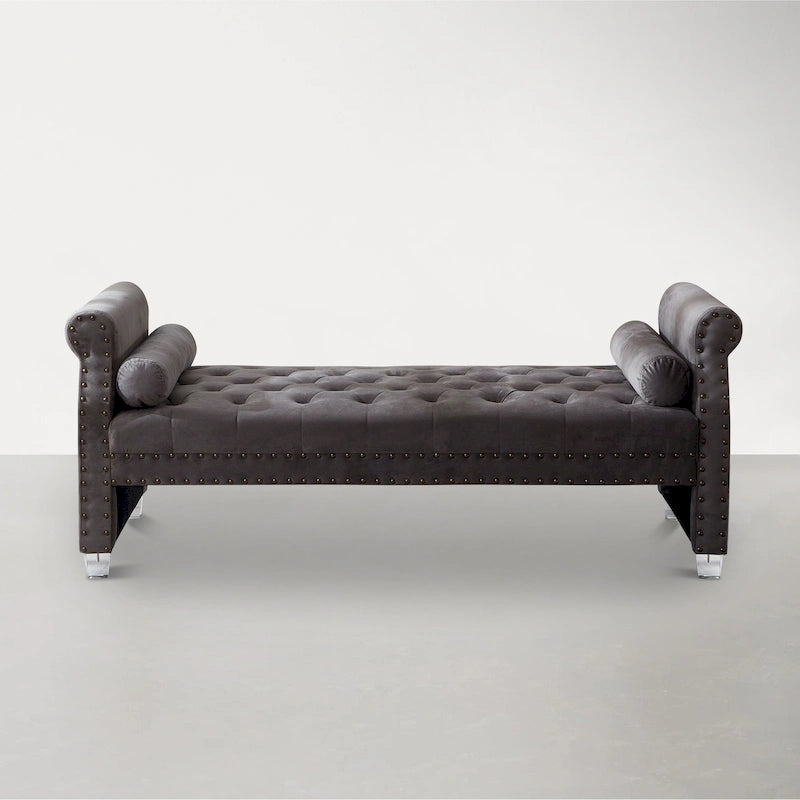 Chaiselongue mit gerollten Armlehnen, Knopfheftung und Akzentkissen