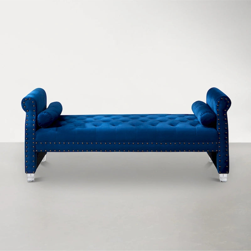Chaiselongue mit gerollten Armlehnen, Knopfheftung und Akzentkissen