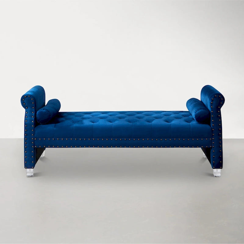 Chaiselongue mit gerollten Armlehnen, Knopfheftung und Akzentkissen