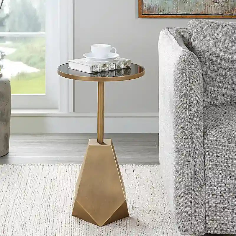 Geometrischer Beistelltisch aus Eisen mit schwarzer Glasplatte und antikem Bronze-Finish