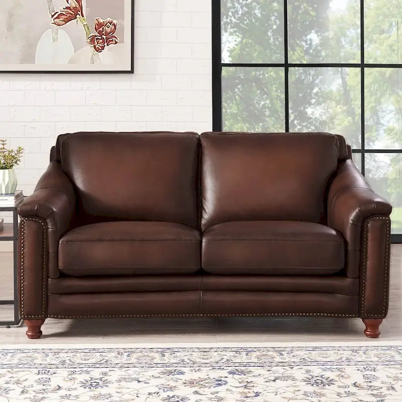Loveseat aus Top-Grain-Leder mit Feder-Daunen-Kissen, bronzefarbenen Ziernägeln und Knopfsteppung