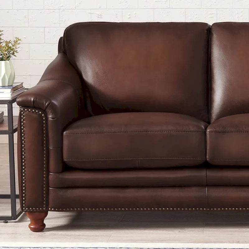 Loveseat aus Top-Grain-Leder mit Feder-Daunen-Kissen, bronzefarbenen Ziernägeln und Knopfsteppung